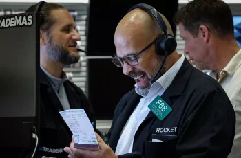 Fragile Rally: Can the Fed’s Easing Signal Send Stocks to New Highs — or Trigger Sharp Reversals?